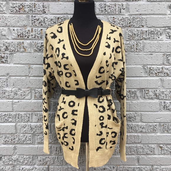 Sweaters - ❗️LAST ONE ❗️Leopard print pocket cardigan